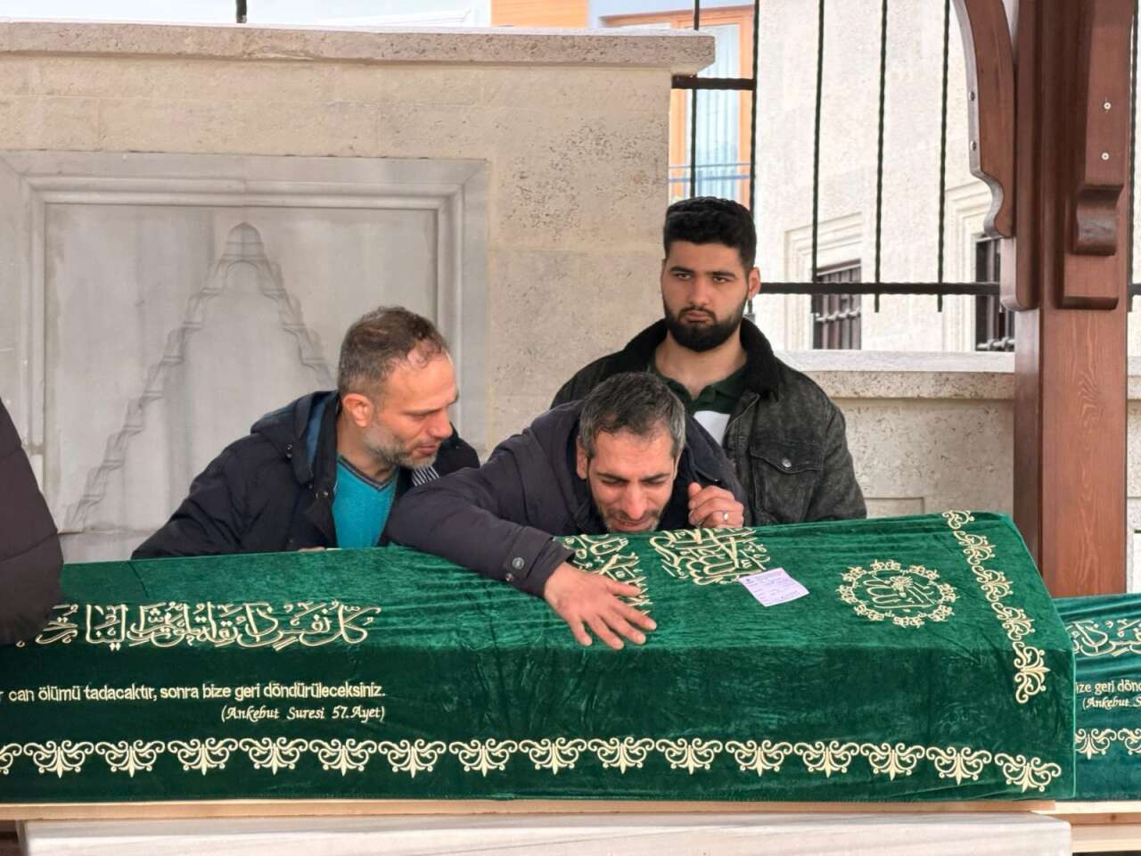 Bu acıya yürek dayanmaz! Küçük Tesnim’e Konyalı Camisinde yürek yakan veda 5